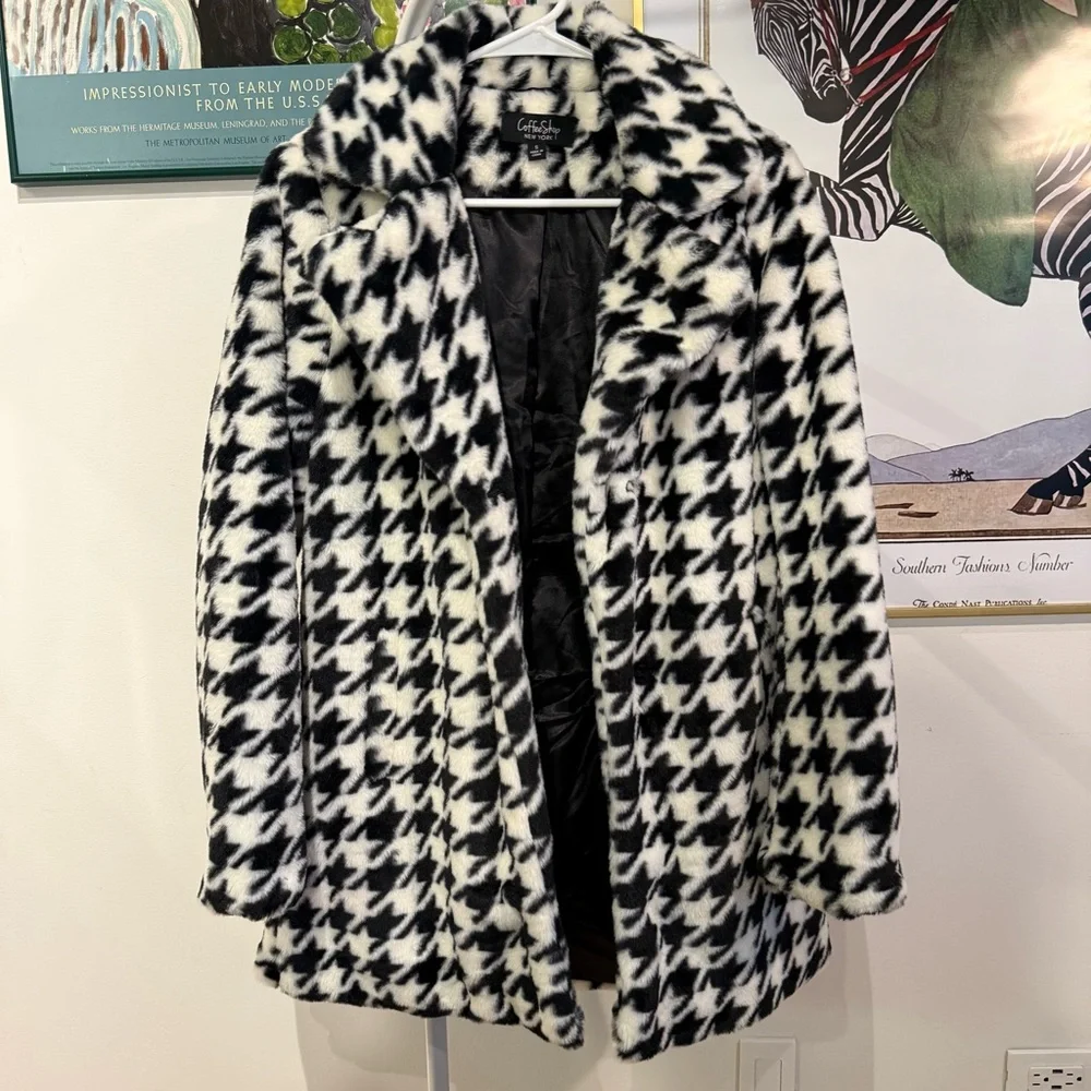 CoffeeShop Faux Fur Walker Coat in Black and White Houndstooth Plaid - Picture 2 of 7